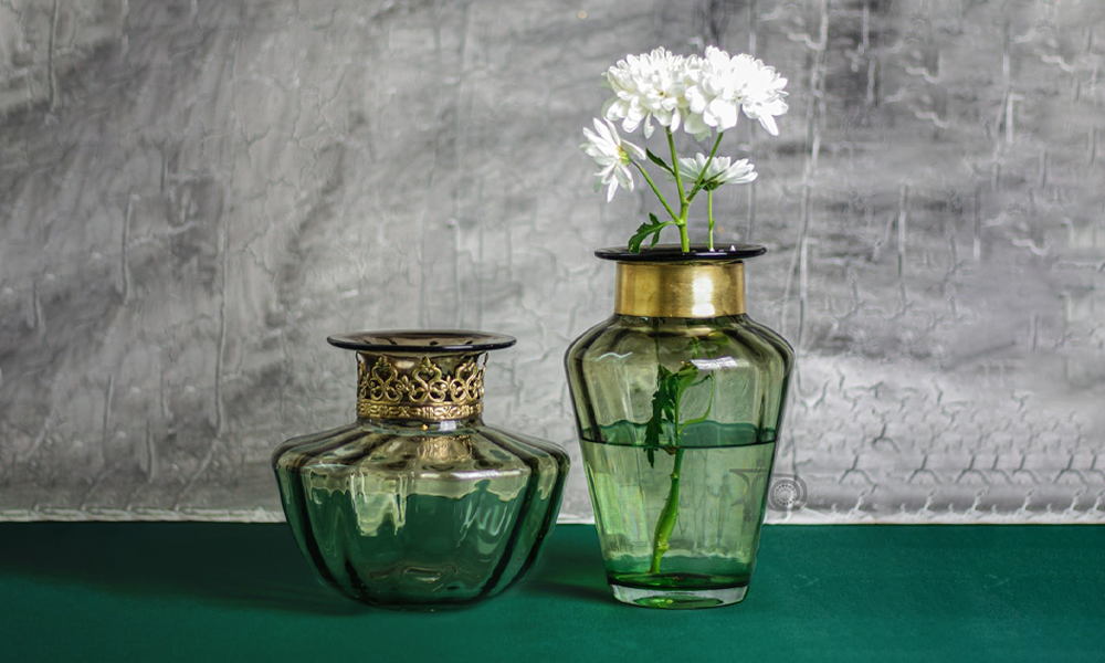 چطور به شکلی جذاب گلدان شیشه ای را به کار ببریم؟